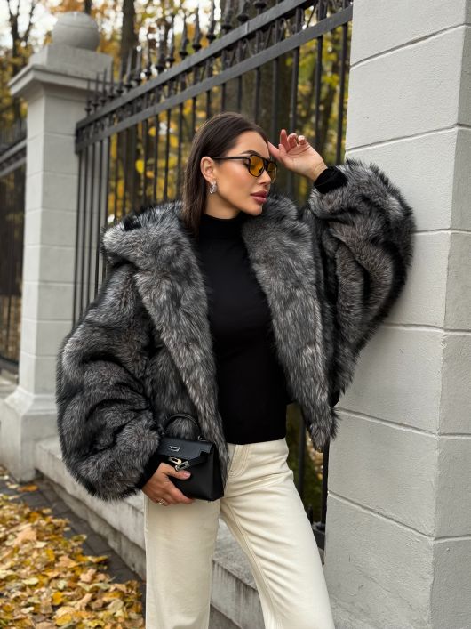 Шубка укороченная из экомеха, серый