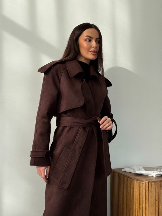 Тренч с акцентными плечами