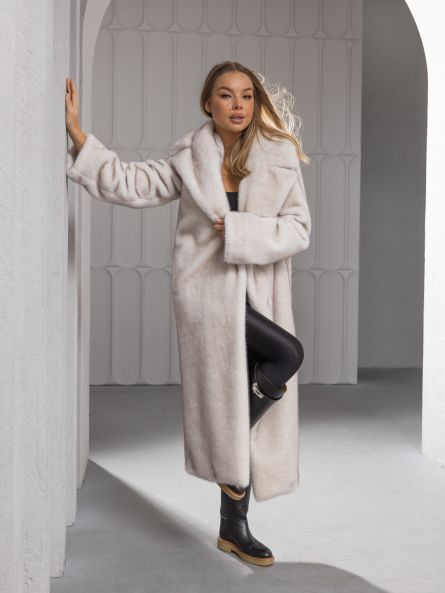 Шубка "волк" в макси длине, белый