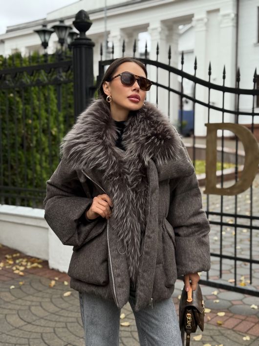 Пуховик с мехом лисы из мохера, шоколадный