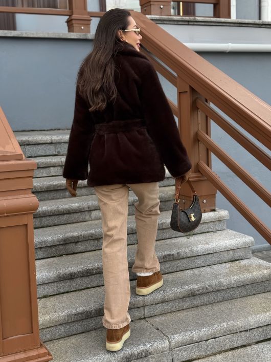 Шубка "волк" в средней длине, шоколадный