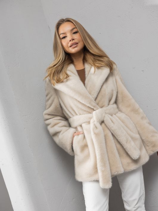 Шубка "волк" в средней длине, бежевый