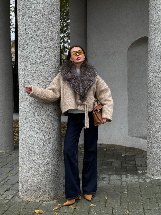 Бомбер укороченный с мехом лисы, бежевый