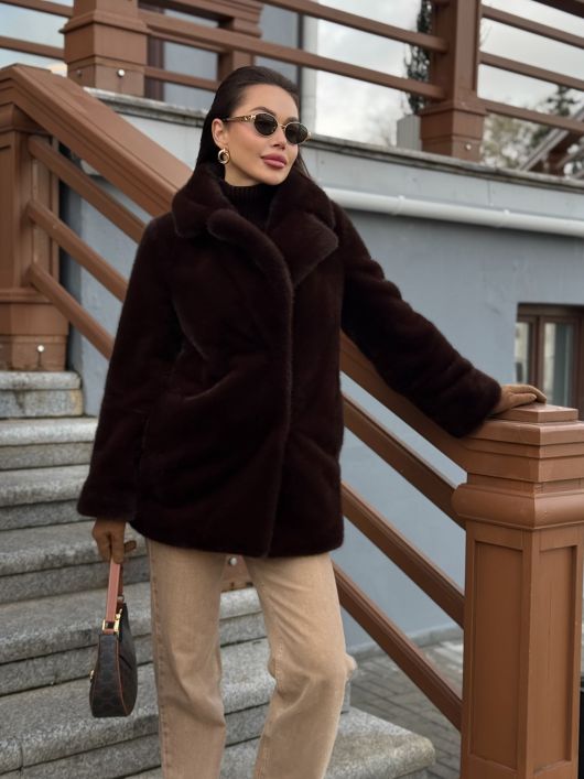 Шубка "волк" в средней длине, шоколадный