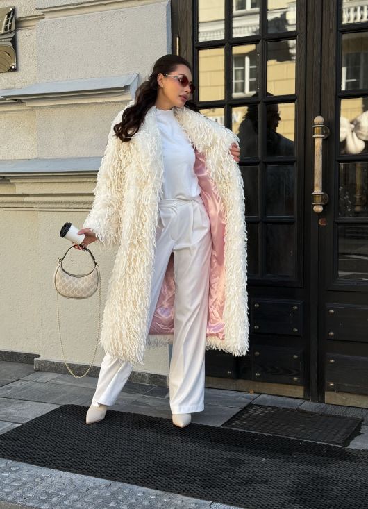 Шубка с перьями, белый