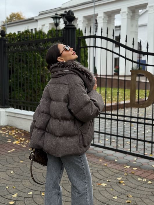 Пуховик с мехом лисы из мохера, шоколадный