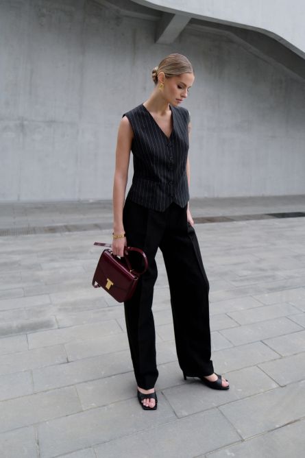 Жилет в полоску, черный