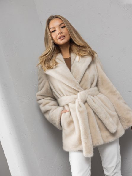 Шубка "волк" в средней длине, бежевый