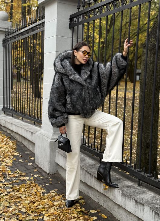 Шубка укороченная из экомеха, серый