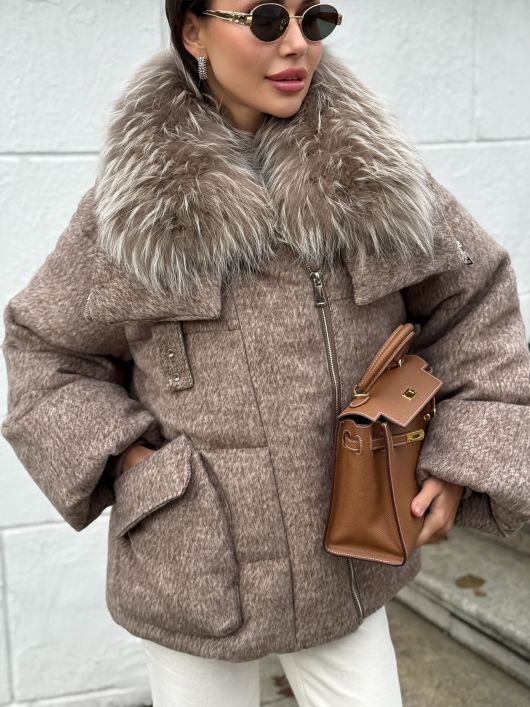 Пуховик с мехом лисы из мохера, кофейный