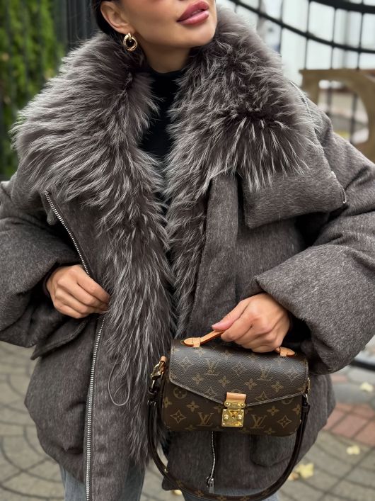 Пуховик с мехом лисы из мохера, шоколадный