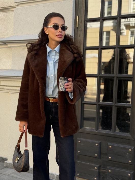 Шубка "волк" в средней длине, кофейный