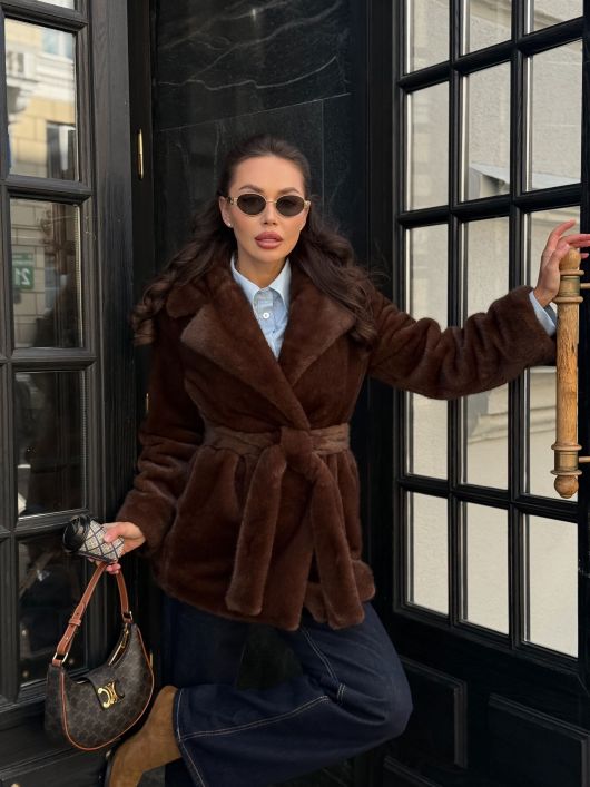 Шубка "волк" в средней длине, кофейный