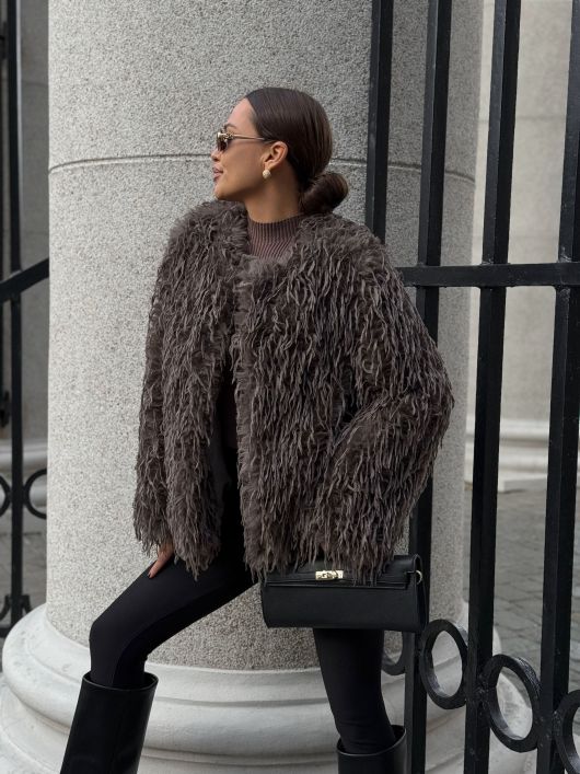 Бомбер укороченный с перьями, шоколадный