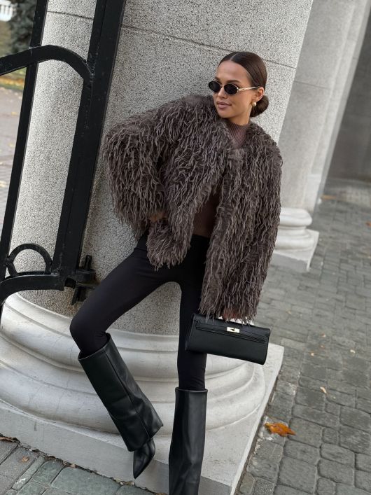 Бомбер укороченный с перьями, шоколадный