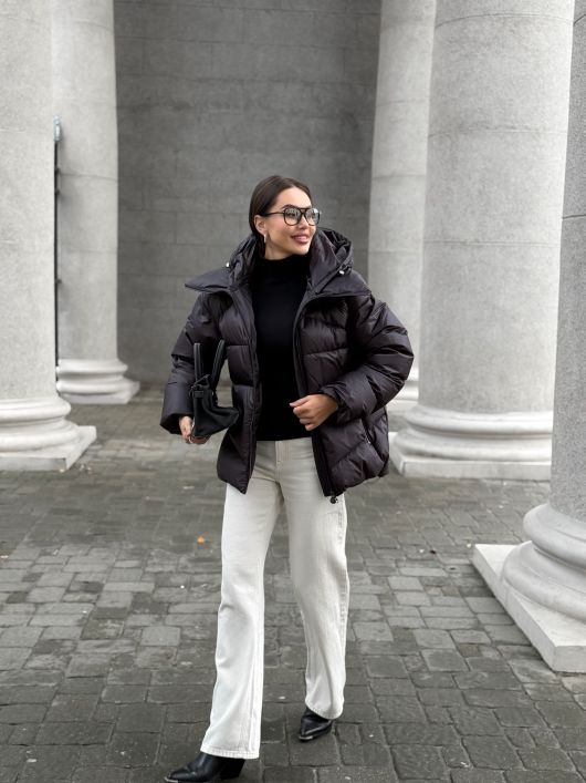 Пуховик укороченный с капюшоном, черный