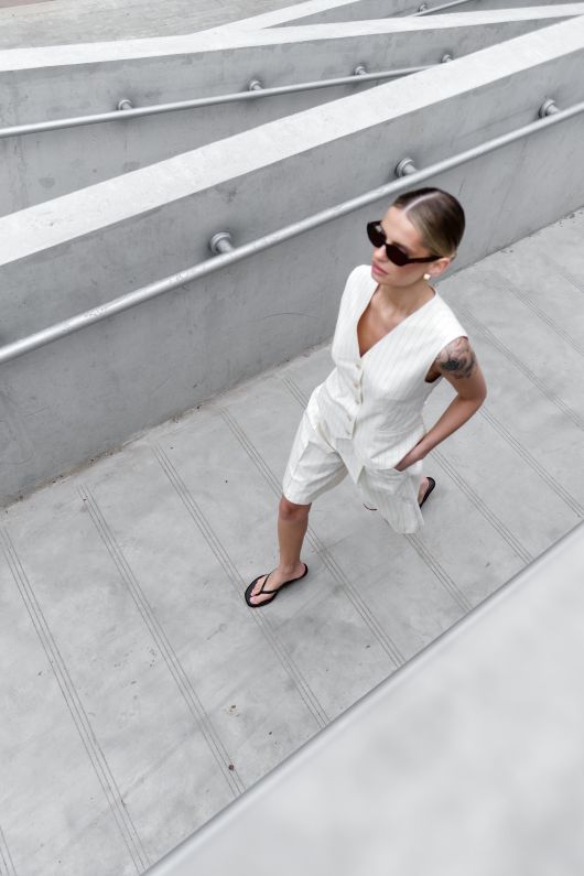 Бермуды в полоску, кремовый