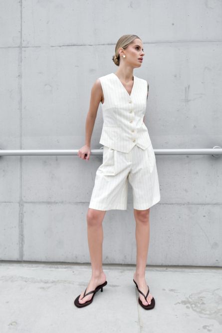 Жилет в полоску, кремовый