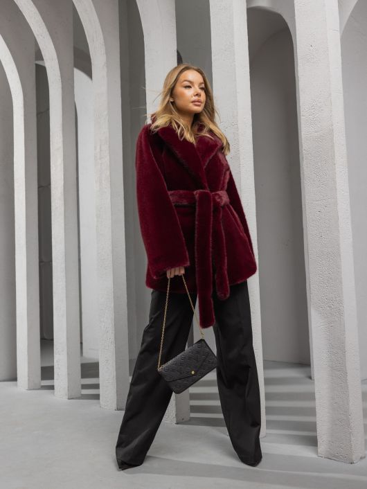 Шубка "волк" в средней длине, бургунди