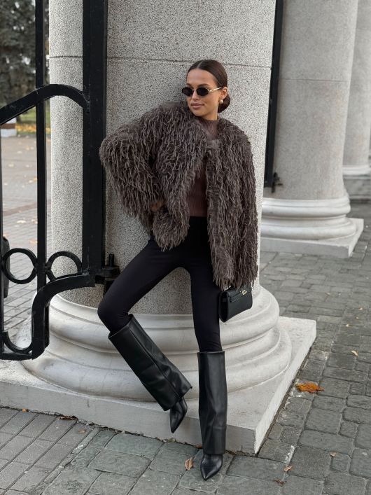 Бомбер укороченный с перьями, шоколадный