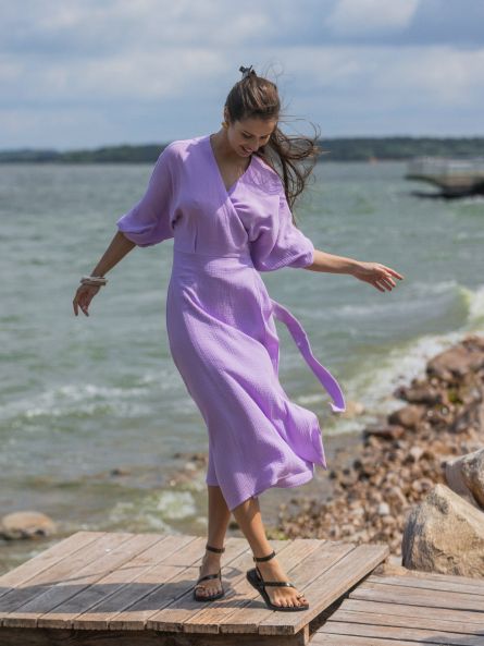 Платье из муслина с поясом, фиолетовый