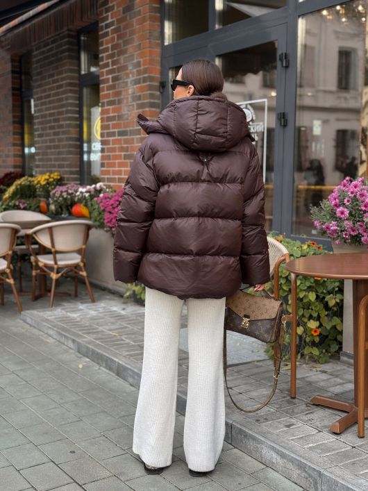 Пуховик укороченный с капюшоном, шоколадный