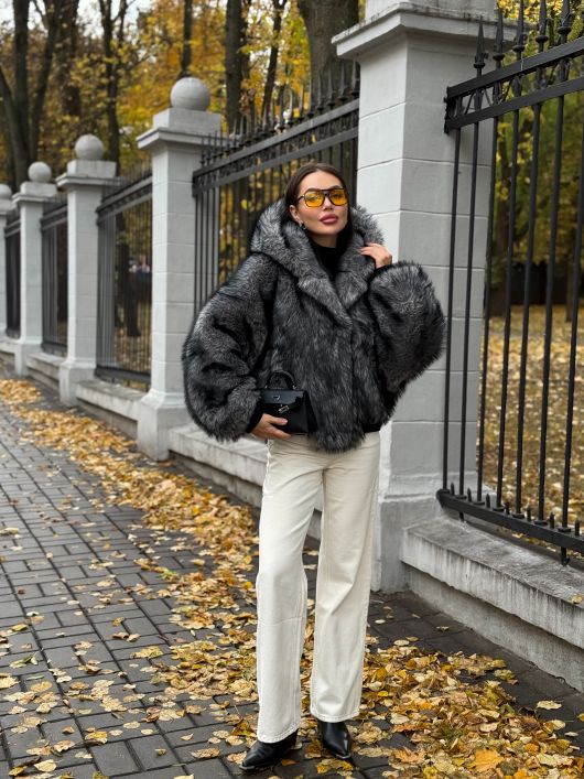 Шубка укороченная из экомеха, серый