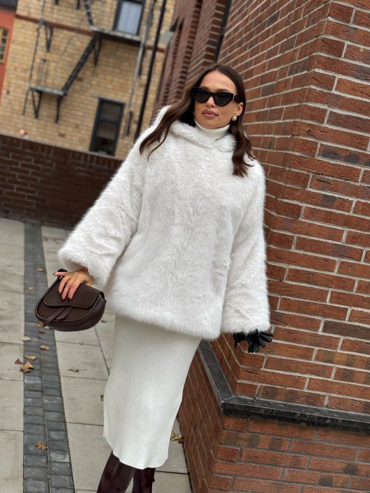 Шубка из эко-песца, белый