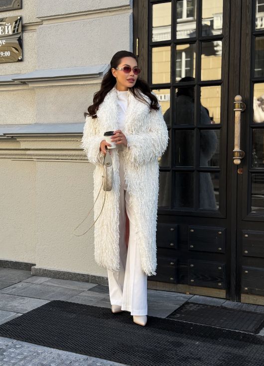 Шубка с перьями, белый