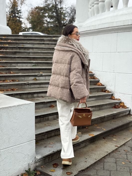 Пуховик с мехом лисы из мохера, кофейный