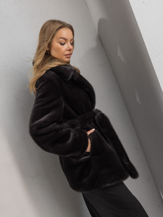 Шубка "волк" в средней длине, черный