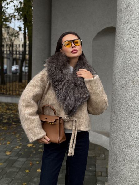 Бомбер укороченный с мехом лисы, бежевый