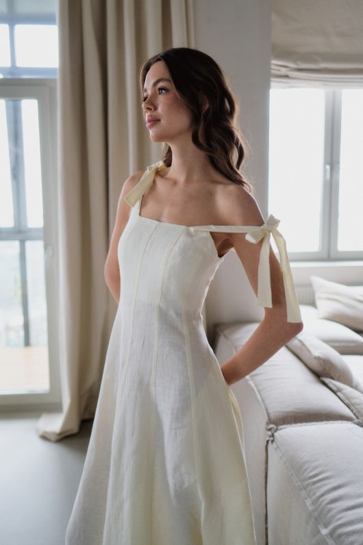 Льняной сарафан на бретелях-бантиках, сливочное масло