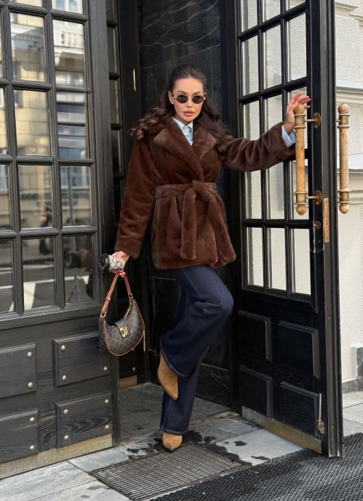 Шубка "волк" в средней длине, кофейный