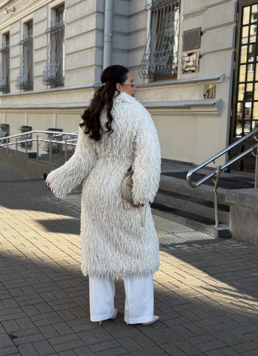 Шубка с перьями, белый